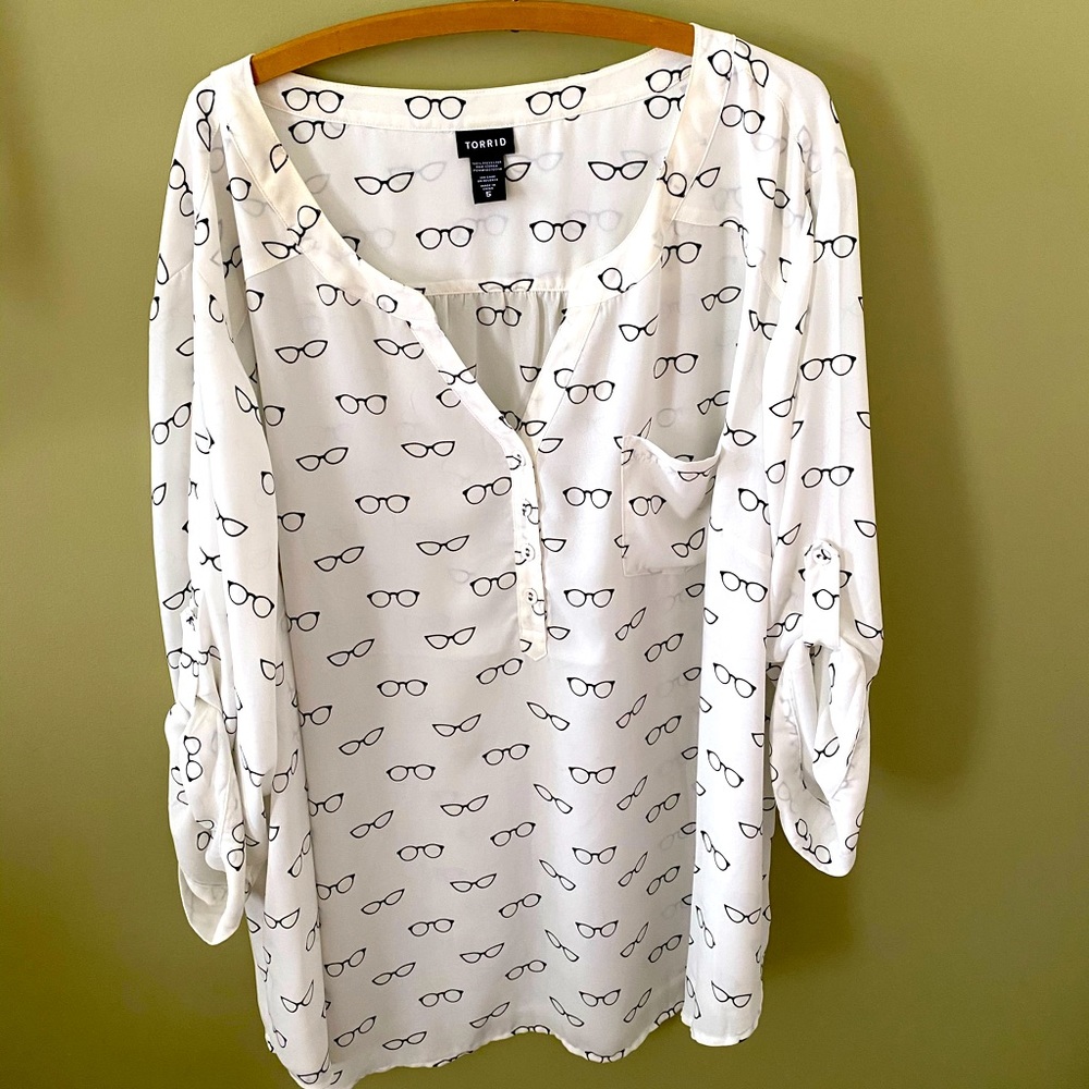 Torrid Blouse with Eyeglasses Print, size 5